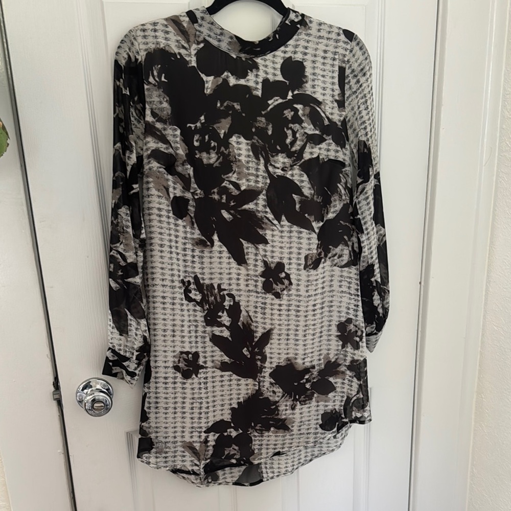 ASTR Floral Black and Gray Women's straight cut mod swing dress - XS